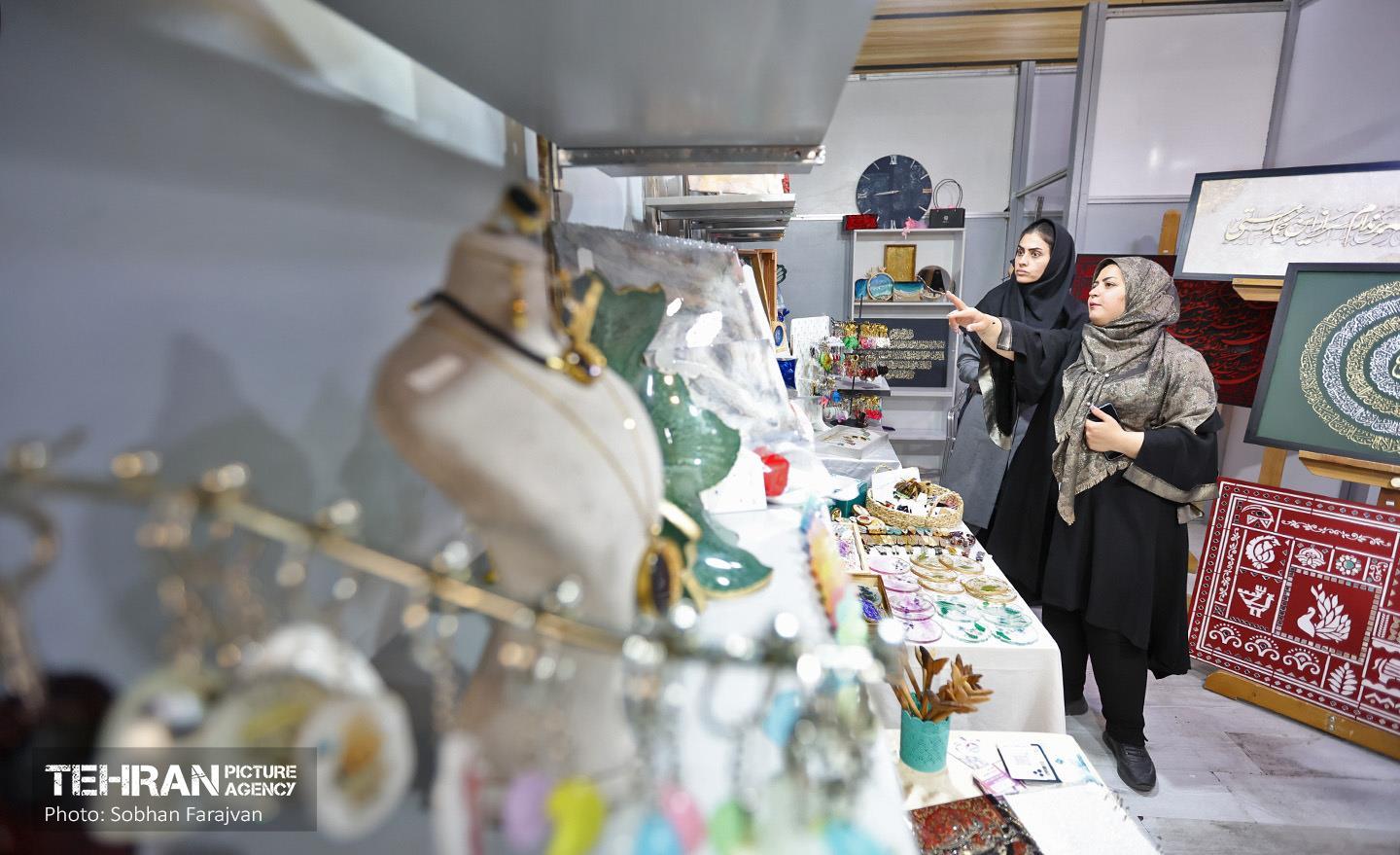 بیست و سومین نمایشگاه «زنان وتولید ملی» 36