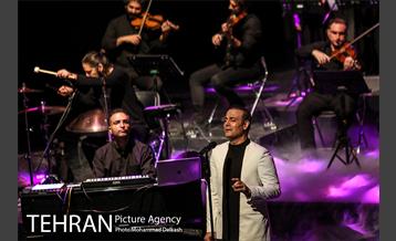 کنسرت آنلاین علیرضا قربانی در تالار وحدت 23