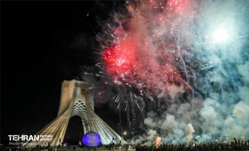 نورافشانی میدان آزادی در حمایت از تیم ملی 6