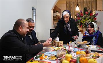 دیدار شهردار تهران با خانواده شهید زوریک مرادیان 16