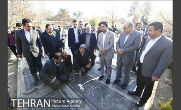 زیارت شهردار تهران از قبور شهدای دفاع مقدس 9