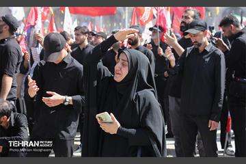 اقامه نماز بر پیکر آقای شهید ایران - 1 30