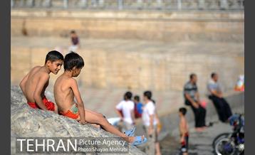 تابستان گرم  در چشمه علی 26