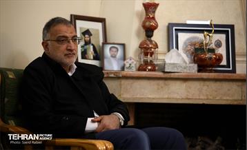 حضور شهردار تهران در منزل شهیدان الله کرمی 8