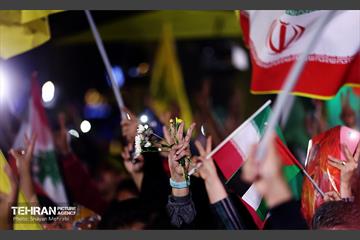 شادی مردم تهران پس از حمله موشکی ایران 1