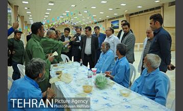 سرپرست شهرداری تهران و رئیس مرکز ارتباطات و امور بین الملل شهرداری تهران در بازدید از فعالیت‌های شبانه شهرداری و زندگی شبانه مردم تهران 39
