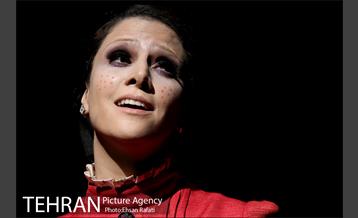 نمایش خانه‌اى در انتهاى خیابان بهار 8