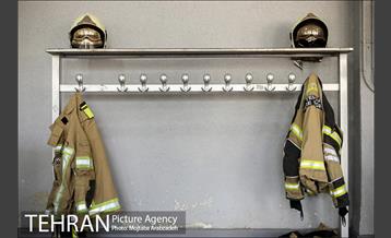 آیین پرچم گردانی حرم امام رضا در ایستگاه آتشنشانی 1