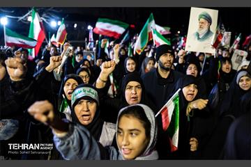 مراسم عزاداری شهادت رهبر انقلاب اسلامی در میدان شهدای هفتم تیر 18