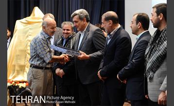 تجلیل از خبرنگاران و عکاسان عرصه دفاع مقدس با حضور شهردار تهران 36