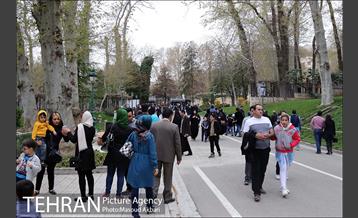 بازدید مسافران نوروزی تهران از کاخ موزه نیاوران‎ 21