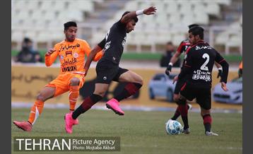 دیدار تیم های فوتبال سایپا تهران و فولاد خوزستان