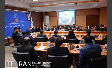 نشست صمیمانه رئیس مرکز ارتباطات شهرداری تهران با اصحاب رسانه 16