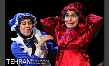 نمایش “کلفت ها” در خانه هنرمندان 4