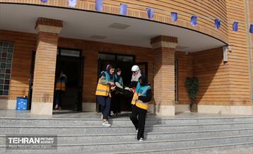 تمرین زلزله و ایمنی در منطقه ۲۲ 12