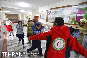مانور سراسری زلزله در مدرسه دخترانه شهید باکری 11