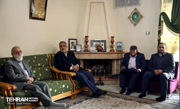 حضور شهردار تهران در منزل شهیدان الله کرمی 4