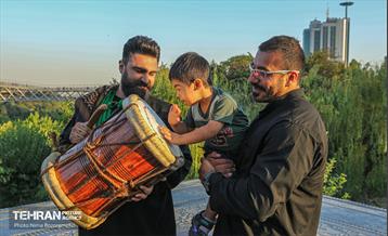 کاروان سنج و دمام زنی با حضور خادمین حرم مطهر رضوی