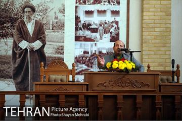 بازدید شهردار تهران از خانه موزه شهید مدرس در روز مجلس 1