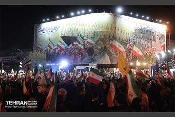 تجمع شب سی‌وچهارم در میدان انقلاب 3