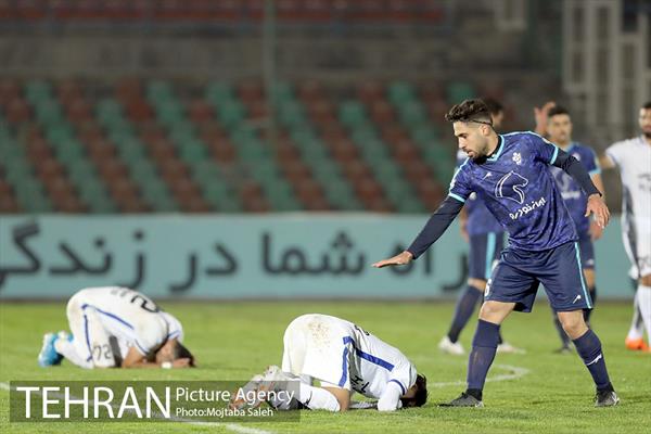 دیدار تیم های فوتبال پیکان و استقلال تهران 38