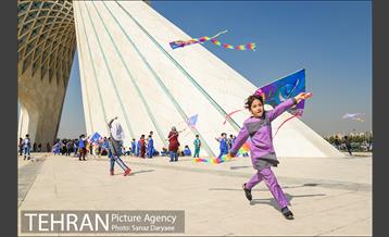 همایش زنگ تحرک و جشنواره بادبادک ها در میدان آزادی 36
