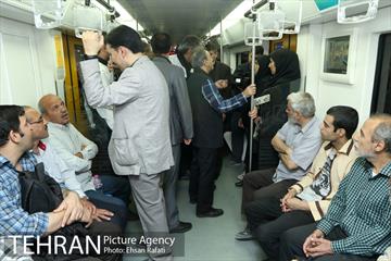 مترو سواری شهردار تهران به مناسبت روز جهانی بدون خودرو 18