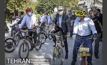 بازدید سفرای اروپایی و شهردار تهران از موزه صلح 18