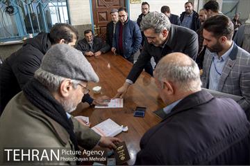 شرکت پیروز حناچی شهردار تهران در انتخابات مجلس شورای اسلامی 4