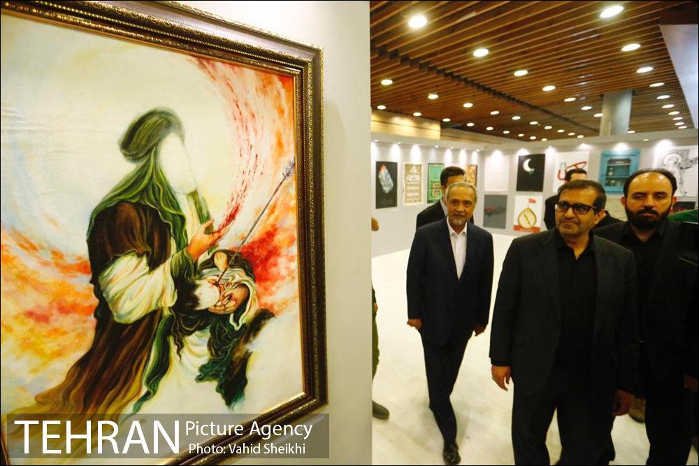 بازدید معاون اقتصادی رئیس جمهور از نمایشگاه عطر سیب 3