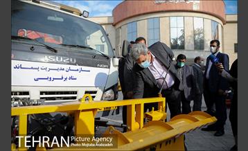 بازدید شهردار تهران از تجهیزات سازمان پسماند صالح آباد 16