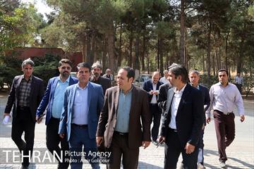 بازدید سید آرش حسینی میلانی از پارک جنگلی چیتگر 8