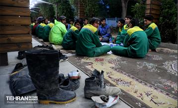 افطاری شهردار تهران با پاکبانان 4