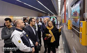 افتتاح نمایشگاه عکس رومانی در ایستگاه مترو تجریش 16