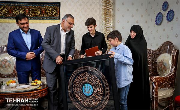دیدار شهردار تهران با خانواده شهید دارابی 4