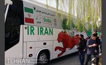 رونمایی از اتوبوس تیم ملی با طرح یوزپلنگ