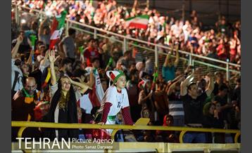 تماشای دیدار تیم‌های ملی ایران و پرتقال در استادیوم آزادی 23