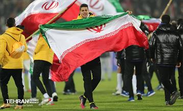 جشن و شادی بازیکنان و کادر فنی تیم ملی ایران پس از صعود به جام جهانی 2022