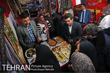 جشنواره فرهنگ ملل، غذا و صنایع دستی در منطقه 10 27