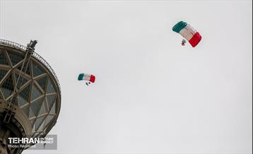 پرش چتربازان به مناسبت روز جمهوری اسلامی 16