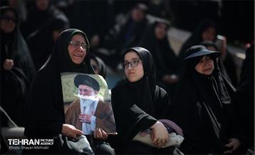 اقامه نماز بر پیکر آقای شهید ایران - 3 2