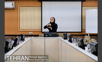 برگزاری کلاس های "خدمات و میزبان" ویژه نیروهای خدماتی مناطق شهرداری تهران 2 7