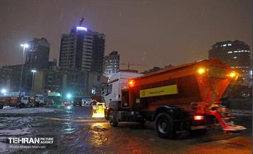 بازدید معاون خدمات شهری از سایت‌های برف‌روبی شهرداری تهران 24