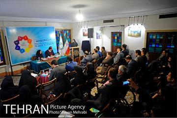 تقدیر از همکاران نویسنده و رونمایى از دوهفته نامه همگامان 18