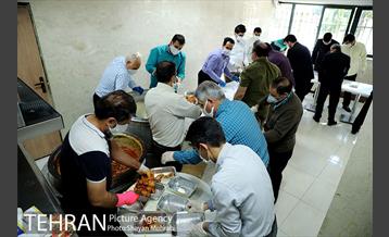 آماده سازی و توزیع 1000 پک افطاری در منطقه 6 6