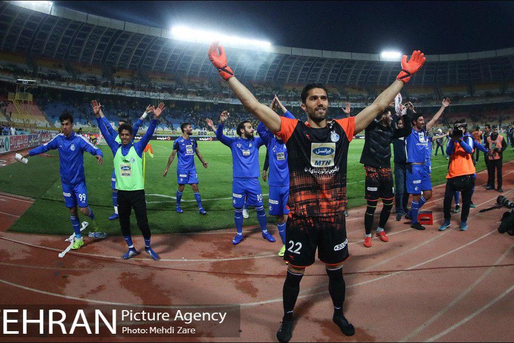 دیدار تیم های استقلال تهران و سپاهان اصفهان 4