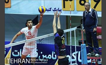 دیدار پیکان و شهرداری ارومیه در لیگ برتر والیبال 24