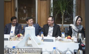 دیدار شهردار منطقه 9 با هیئت سرمایه گذار سنگاپوری 5