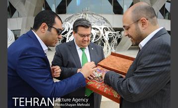 حضور شهردار مونترال در برج میلاد برای امضاء تفاهم نامه با شهرداری تهران 26