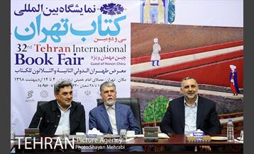 بازدید شهردار تهران از سی و دومین نمایشگاه بین المللی کتاب تهران 6